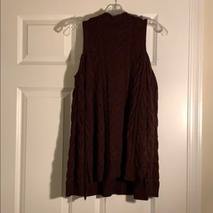 Maroon shoulder cut out turtleneck